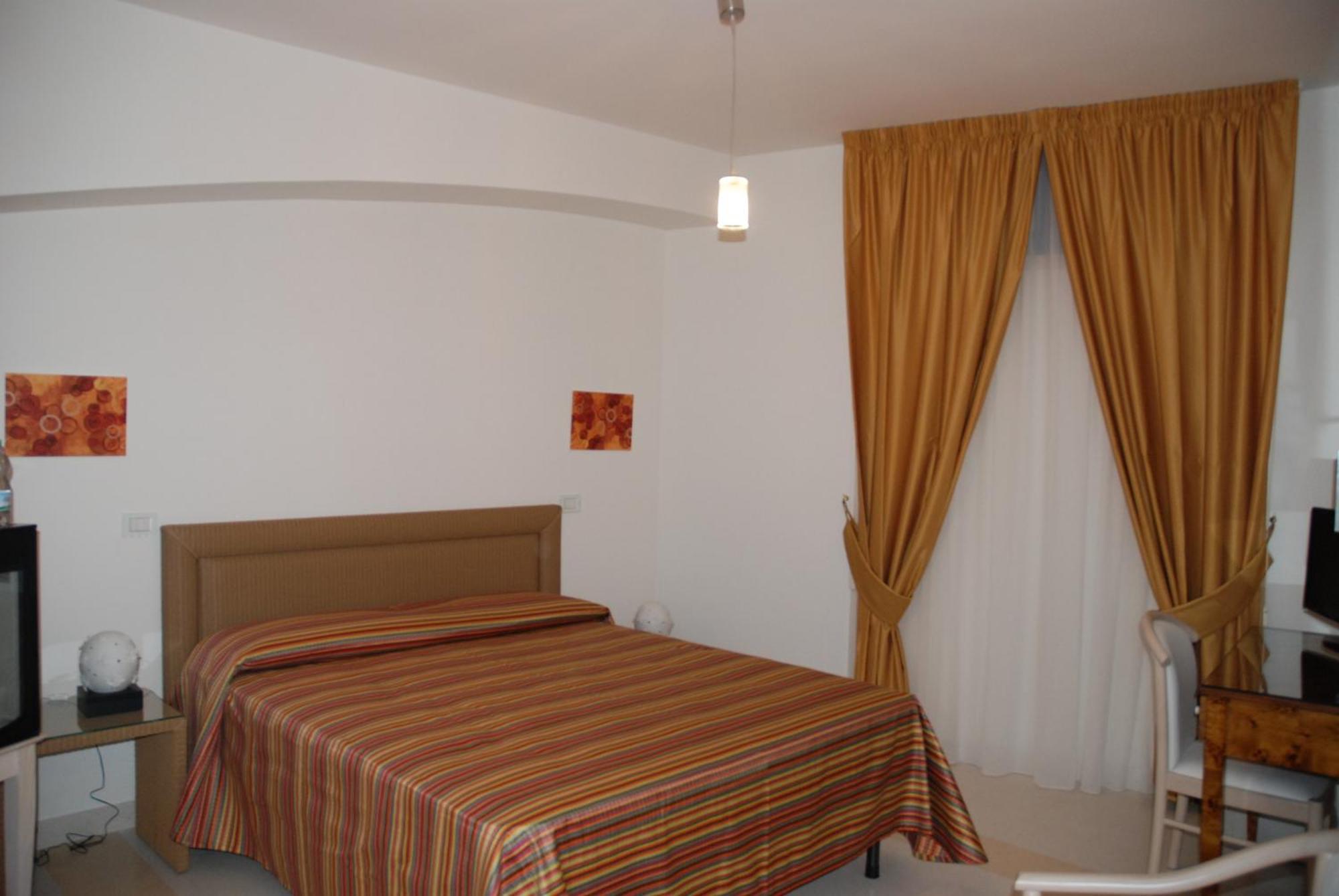 Albergo Le Dodici Lune Montecorvino Rovella Szoba fotó